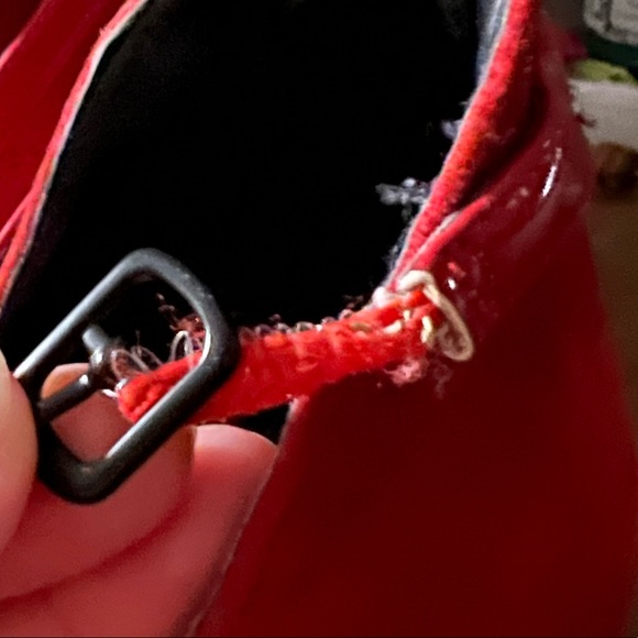 ❤️ SOLD ❤️ Kenneth Cole Reaction Red Suede Mary Jane Platform Heels - Picture 5 of 6